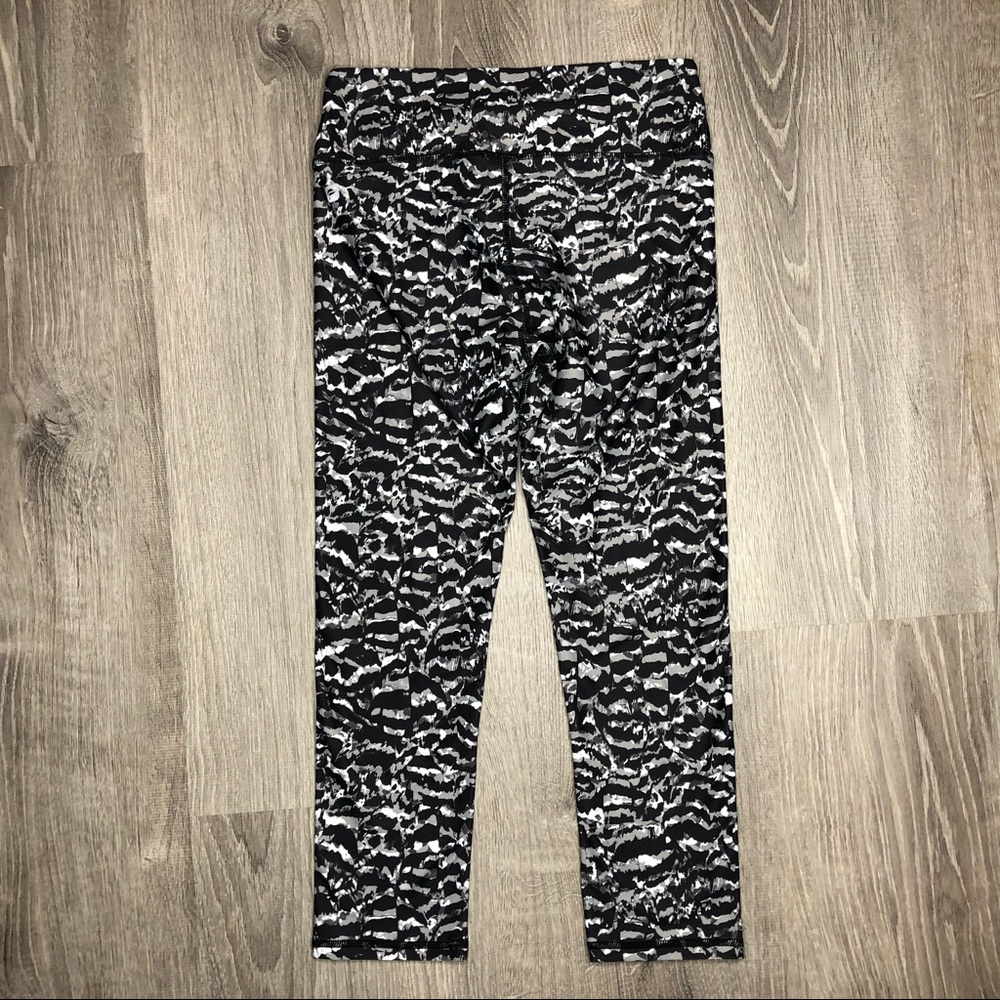 Fabletics Blck/Wht/Gray Pattern Legging - image 2
